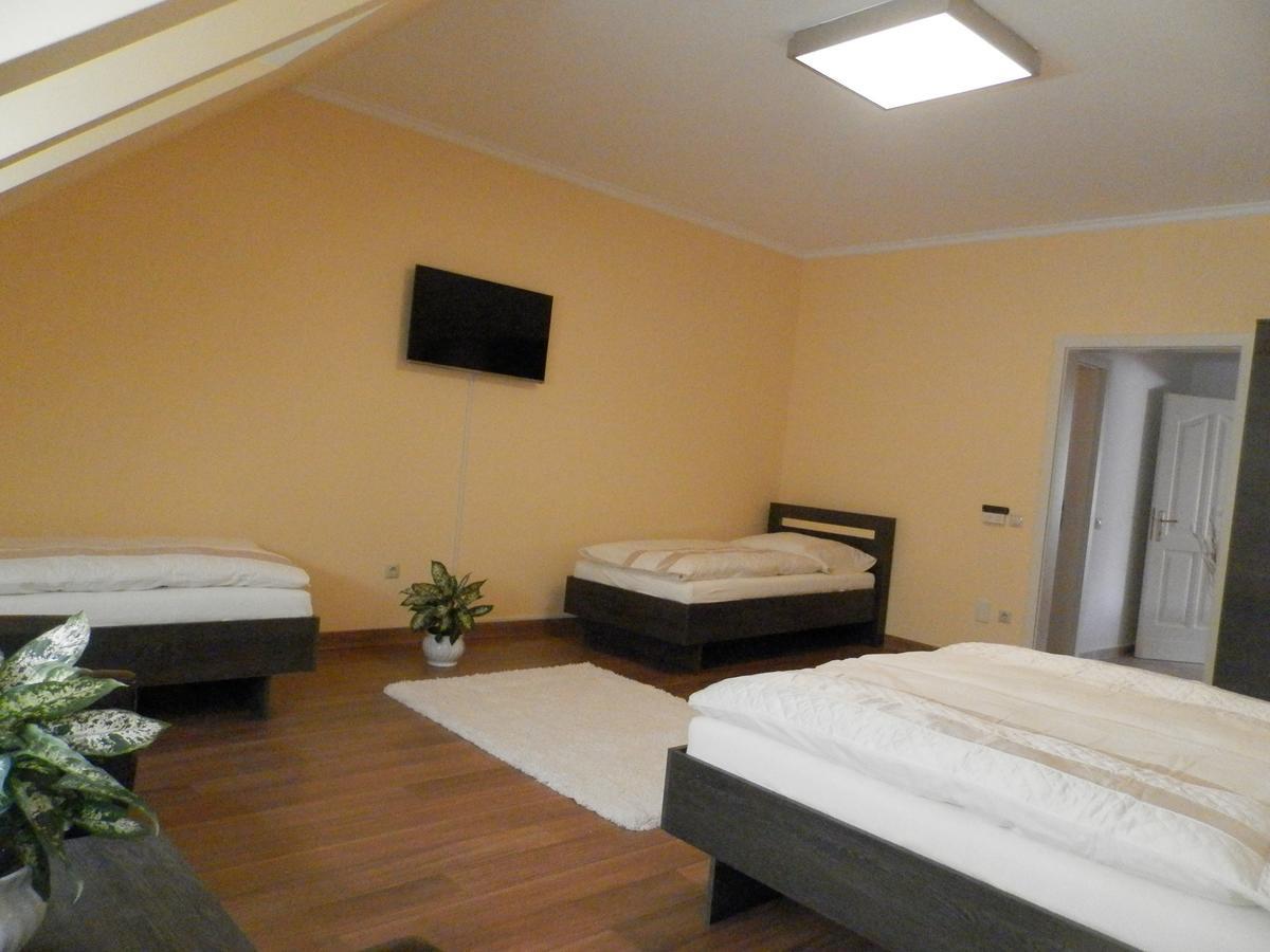 Nagyret Panzio Eger Bed & Breakfast Exterior photo